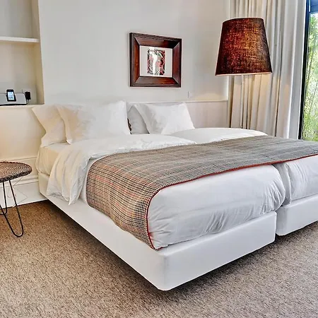 Apartment Three & Bedrooms *