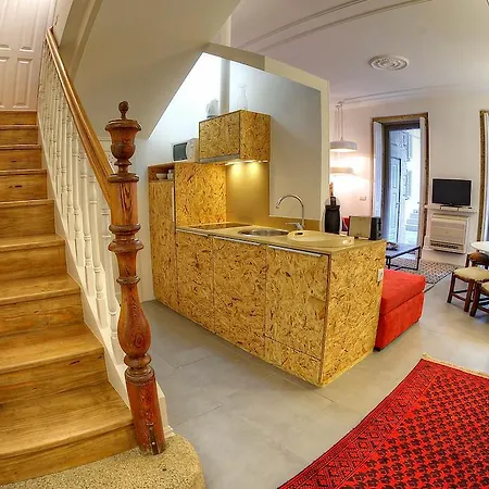 דירה Three & Bedrooms