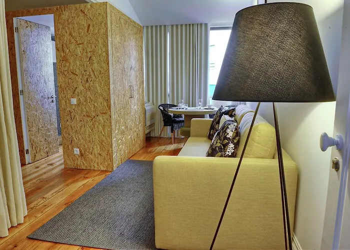 דירה Three & Bedrooms