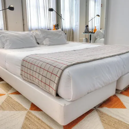 Lägenhet Three & Bedrooms