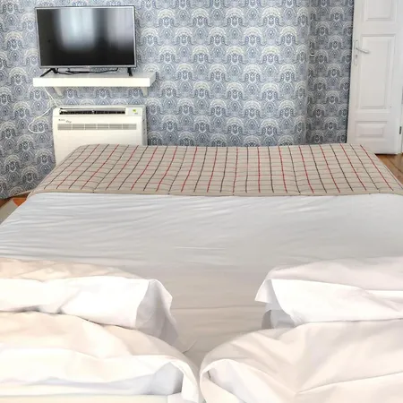 Lägenhet Three & Bedrooms *