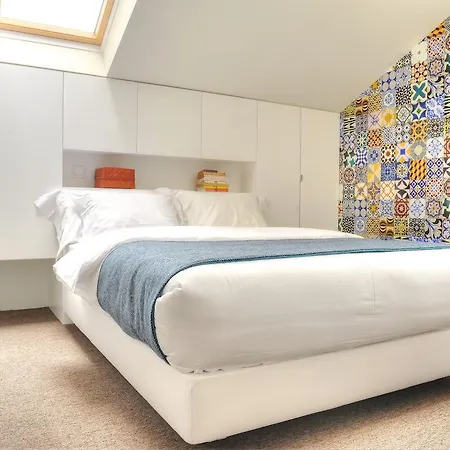 Lägenhet Three & Bedrooms