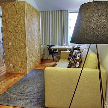 Lägenhet Three & Bedrooms