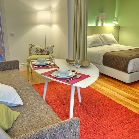 Lägenhet Three & Bedrooms