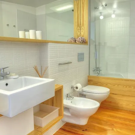 Lägenhet Three & Bedrooms Oporto