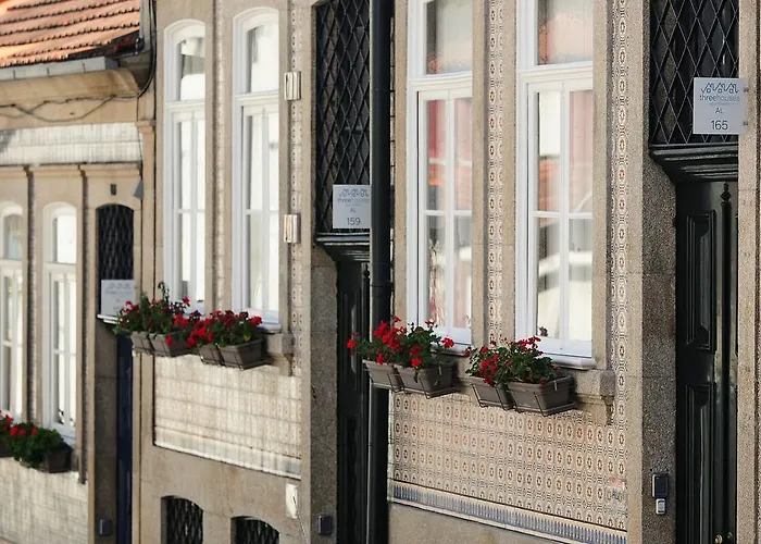 쓰리 하우스 앤 베드룸 *